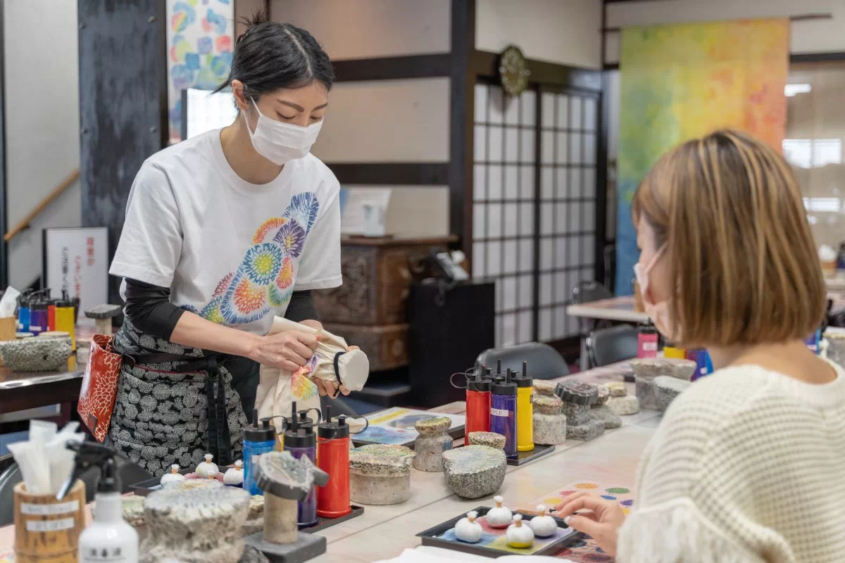 coral dyeing experience